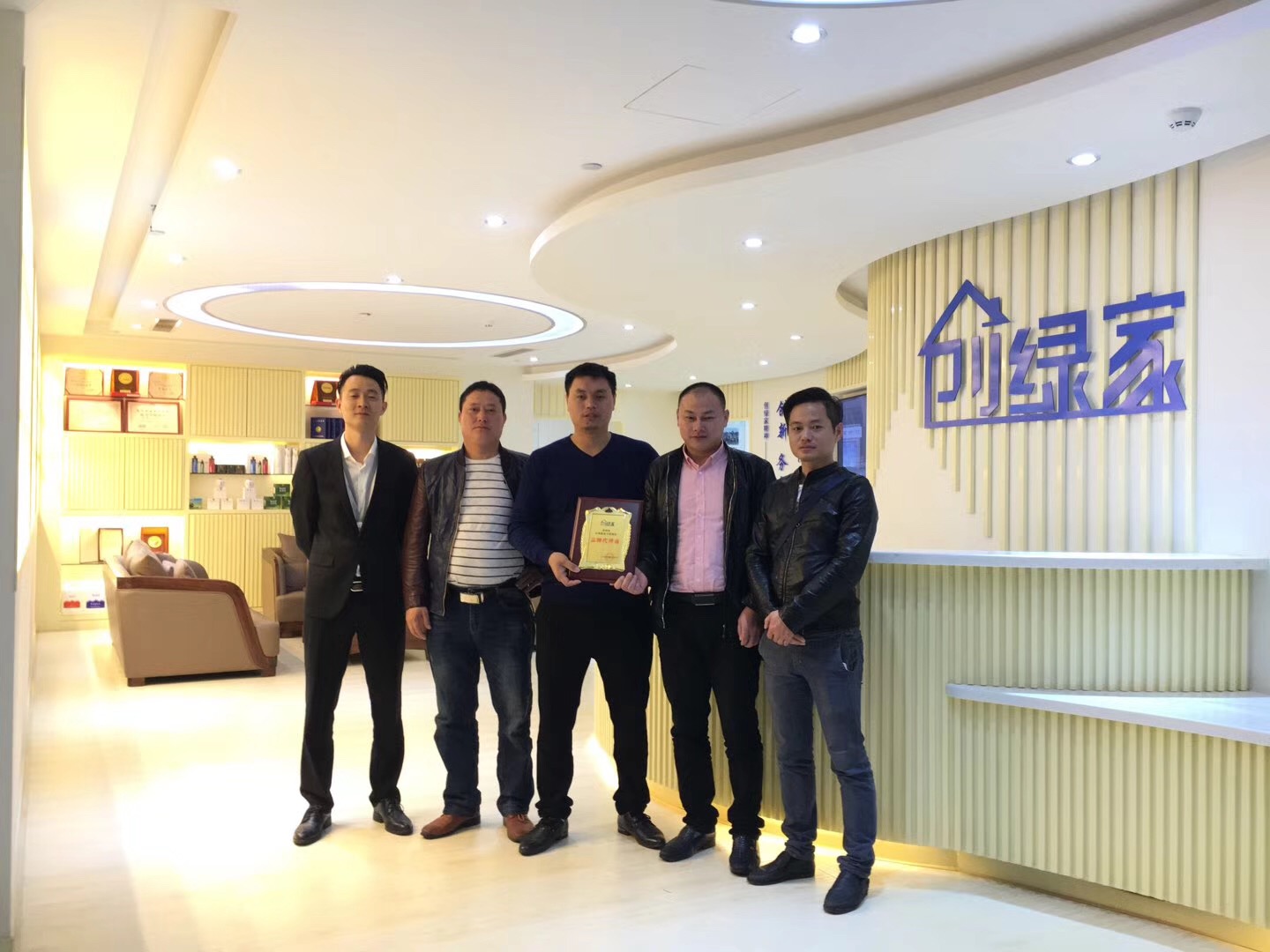 熱烈祝賀周總簽約創綠家鷹潭市區級代理！