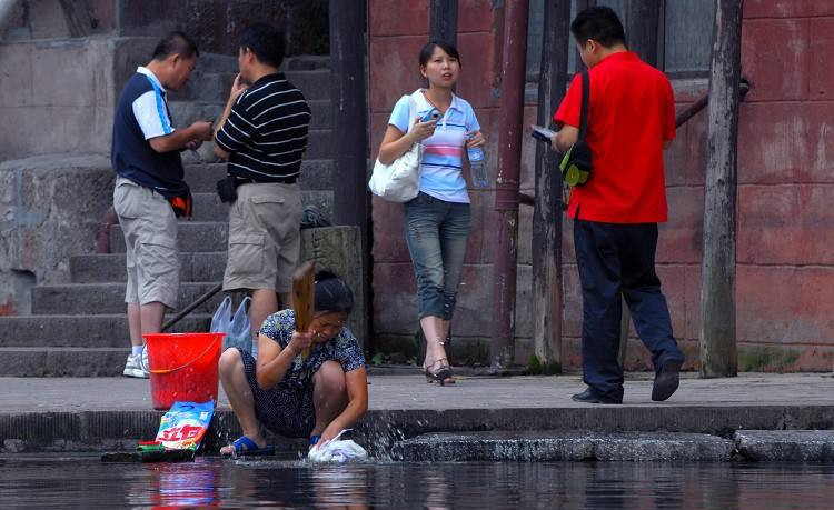 使用洗衣粉會導(dǎo)致環(huán)境污染嗎? 使用洗衣粉會導(dǎo)致環(huán)境污染嗎?