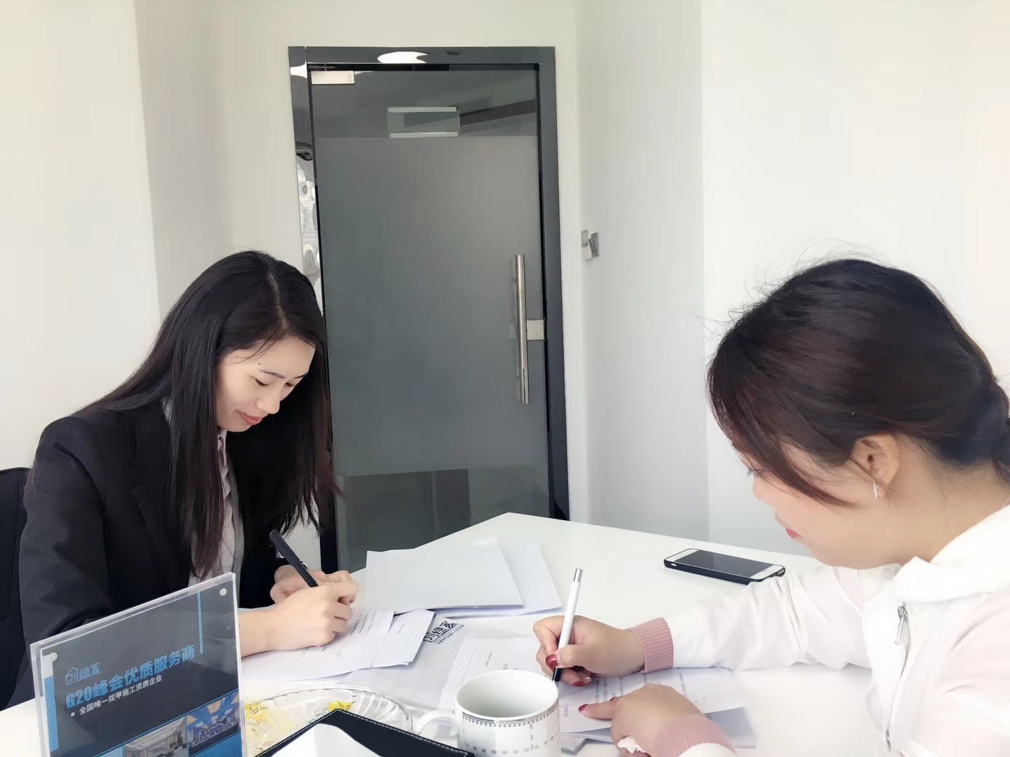 熱烈祝賀劉總姐妹簽約創綠家福州市區級代理！