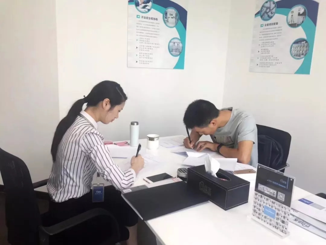 熱烈祝賀劉總簽約創綠家漢中市縣級代理！