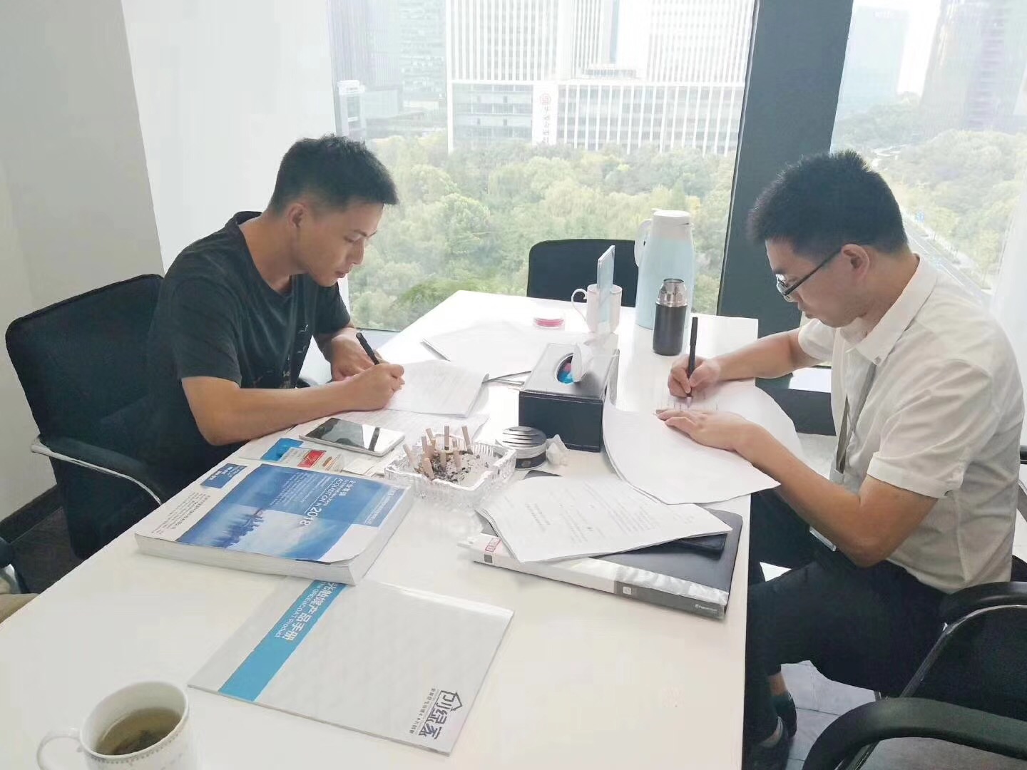 熱烈祝賀李總、解總簽約創(chuàng)綠家漢中市縣級代理！