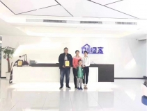 熱烈祝賀米總一家簽約創綠家泰安市區級代理！